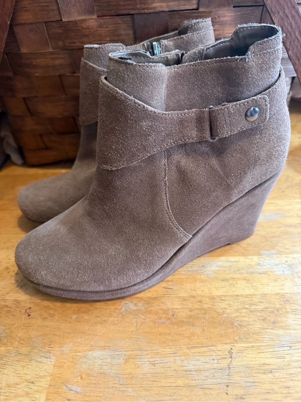 Dolce Vita Brown Suede wedge Ankle Booties with Side Zip 8.5